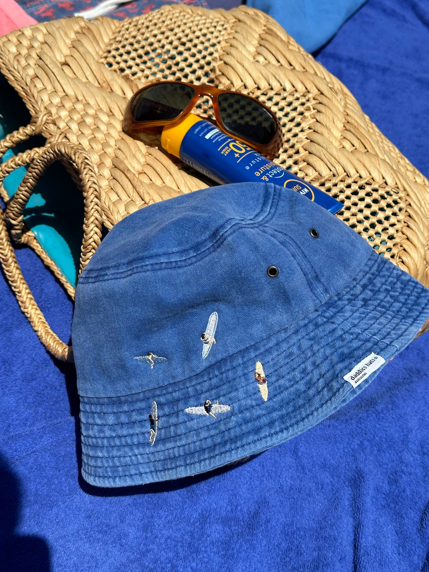 surf & friends bucket hat - Daddies hats